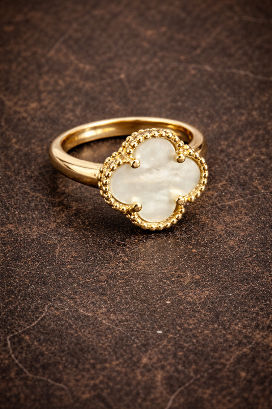 Mother-of-Pearl Clover Jewelry Half Set Van Cleef.