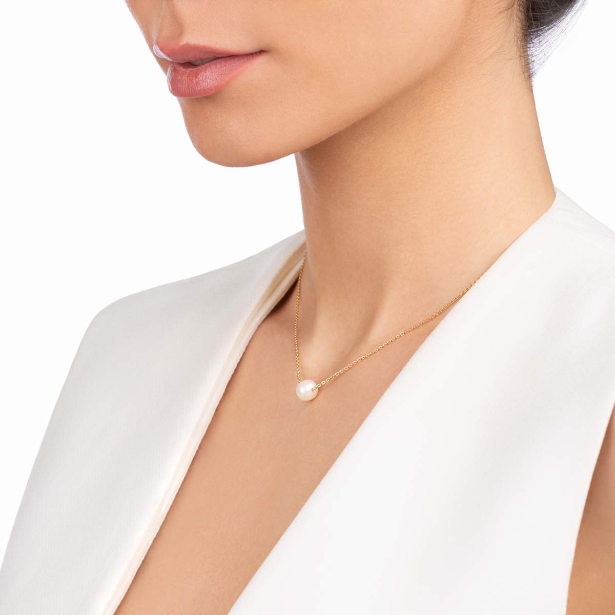 Single Pearl Pendant Necklace