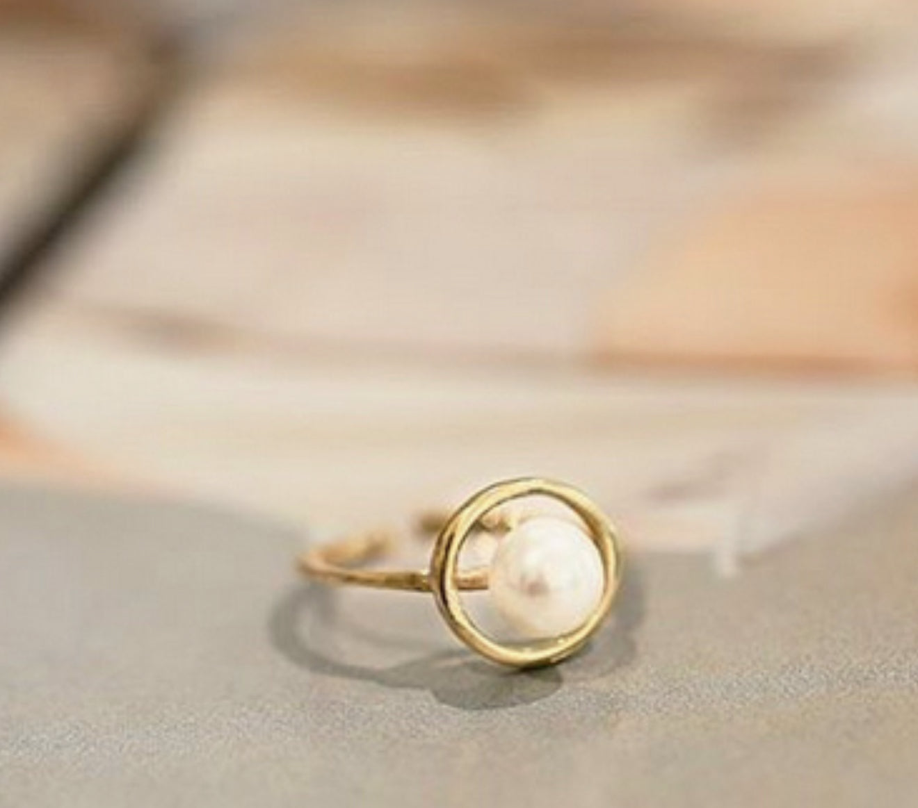 Circle pearl ring