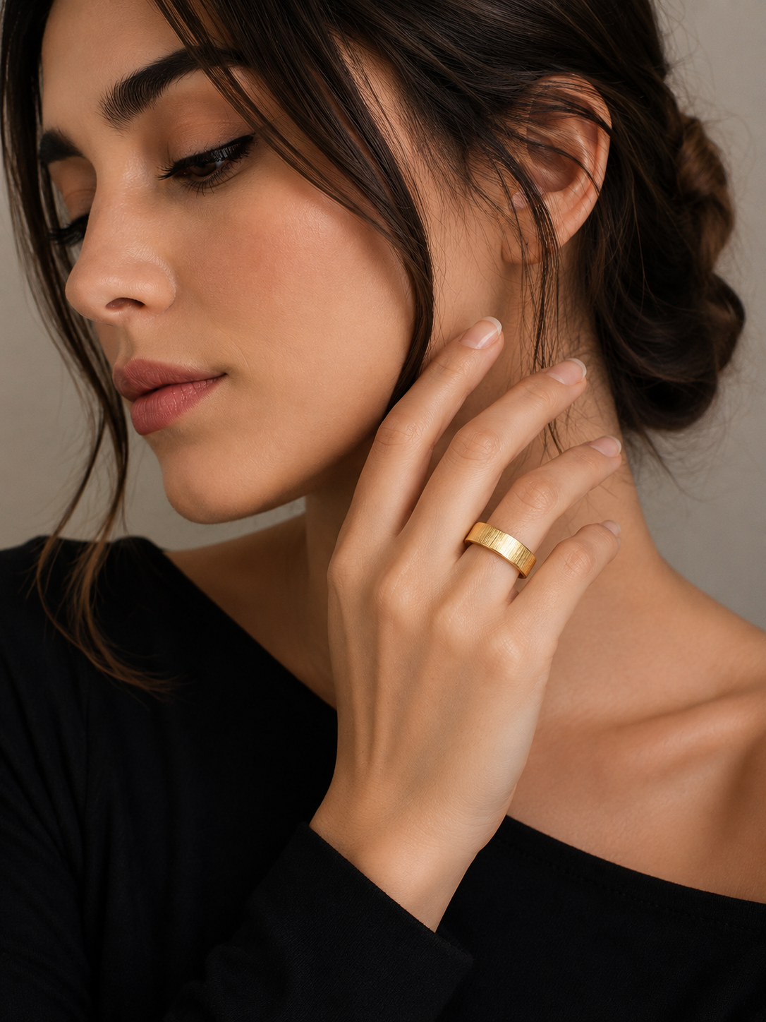 Golden Éclat Textured Band Ring