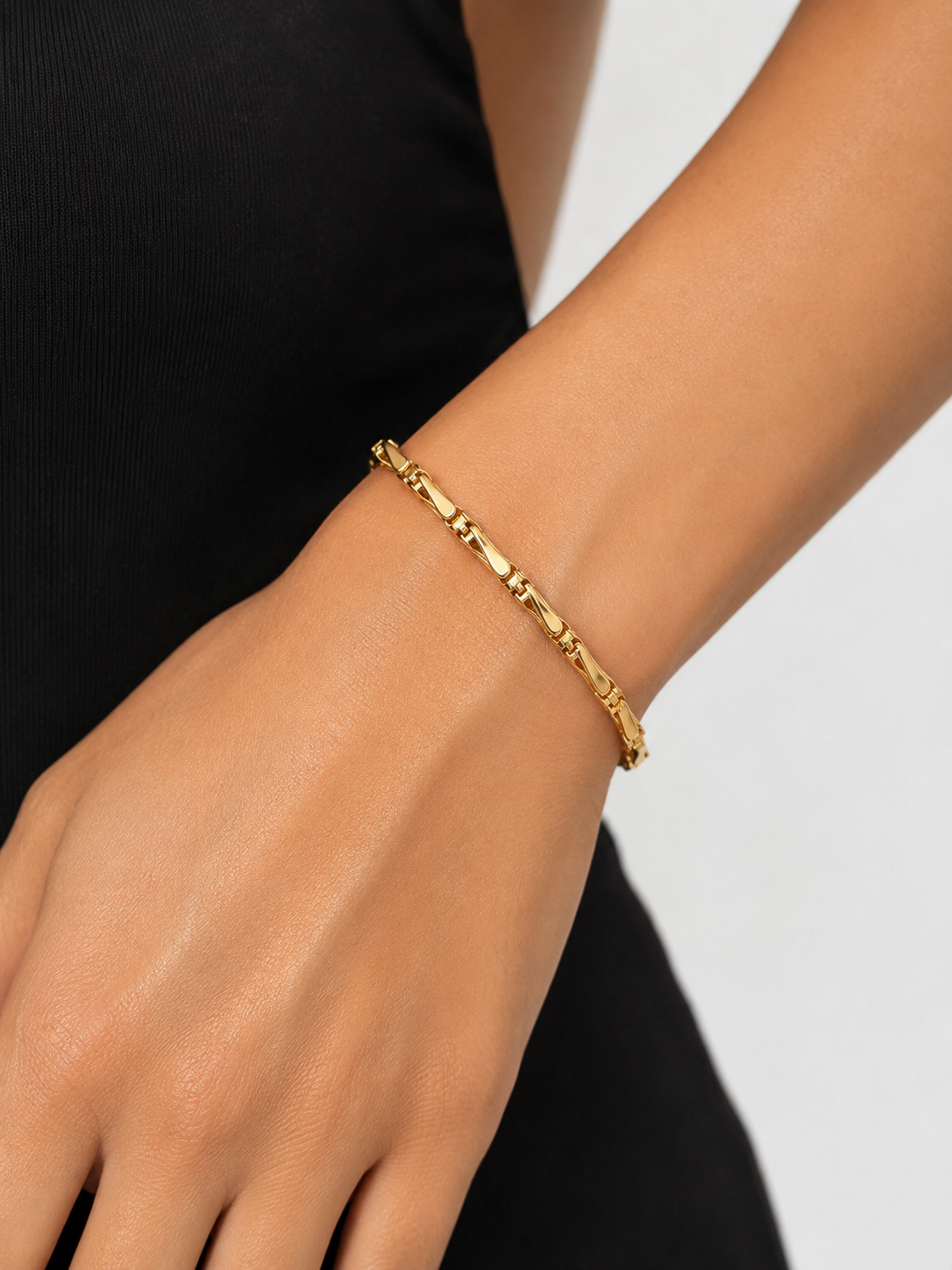 Curve Bracelet