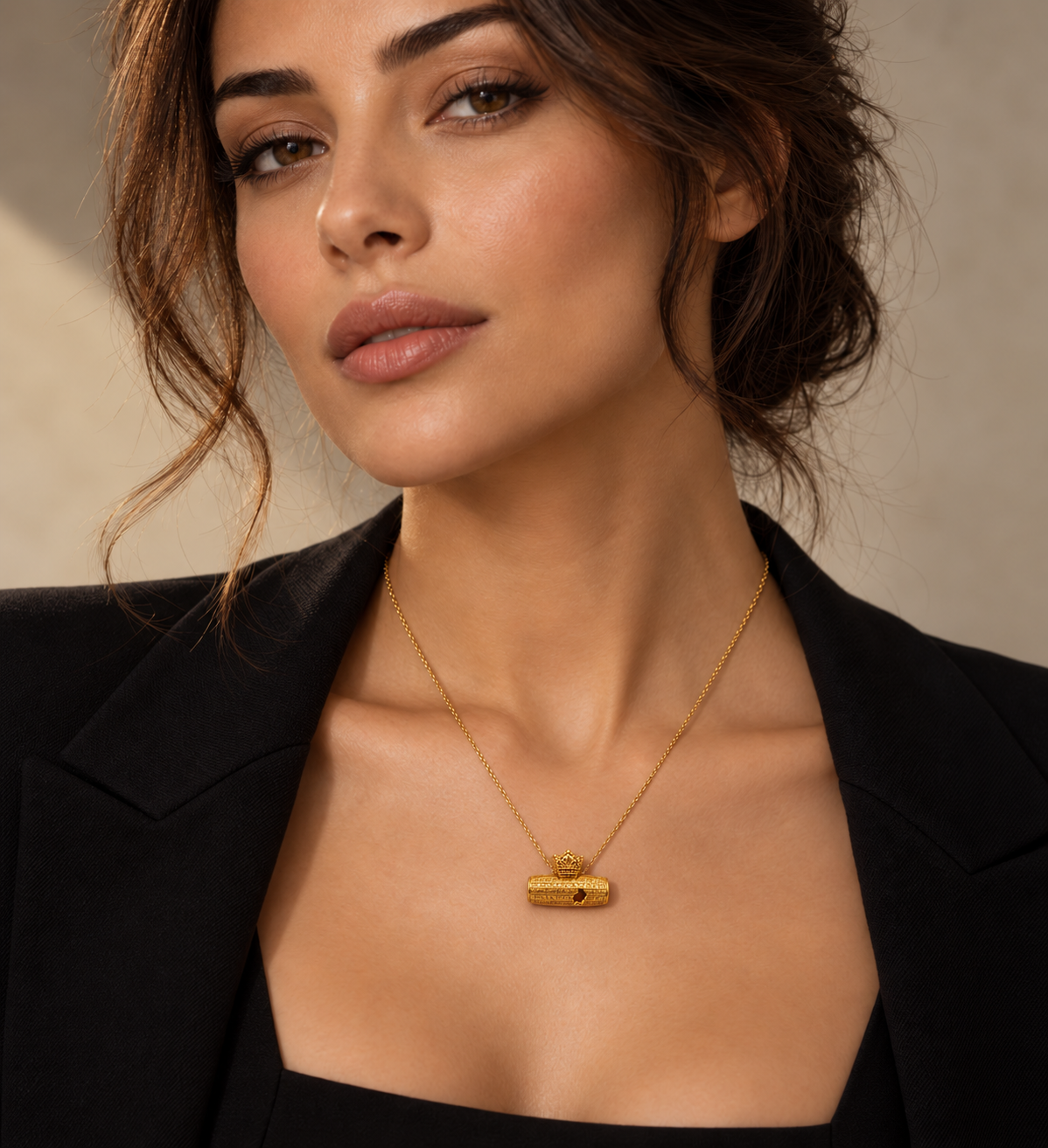 Royal Cyrus Cylinder Pendant Necklace