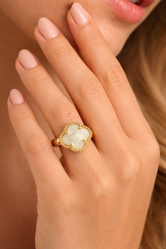 Mother-of-Pearl Clover Ring – Van Cleef